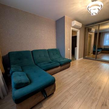 Драгоманова вул., 8