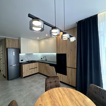 Степана Бандери вул., (Будинок 4)