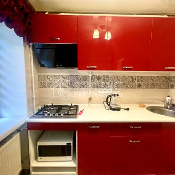 Космонавтів вул., 3
