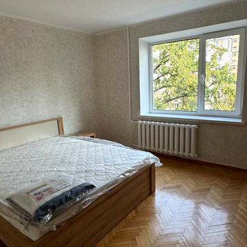 Святошинська вул., 6
