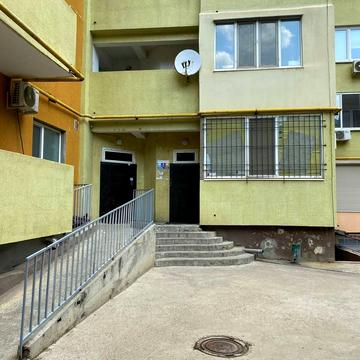 Академіка Сахарова вул., 36