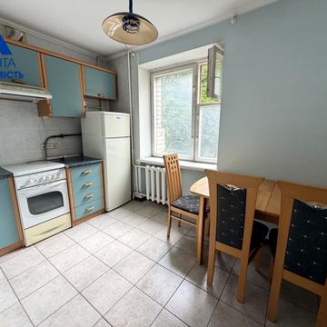 Кравчука вул., 5