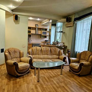 Гетьмана Павла Полуботка вул. (Попудренка), 18-А