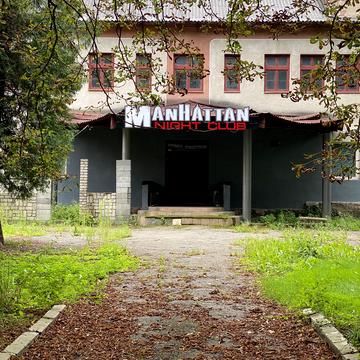 Добровольців вул. (Комарова), 22