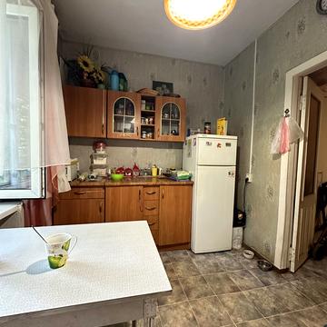 Дзеркальна вул., 54