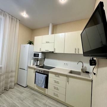 Михайлівська вул., (Будинок 1)