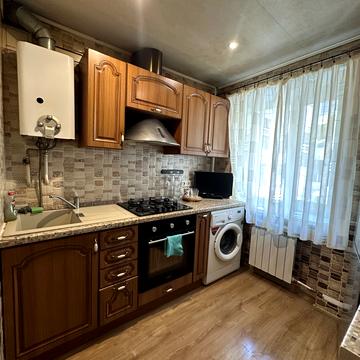 Володимира Моссаковського вул. (Клари Цеткін), 3
