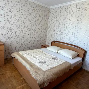 Полярна вул., 8-Є