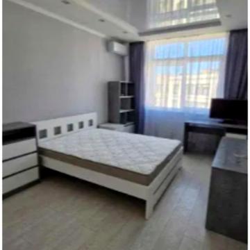 Практична вул., 8