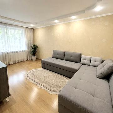 Молодіжна вул., 54