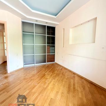 Незалежності просп. (Правди), 7 (п24-п26)