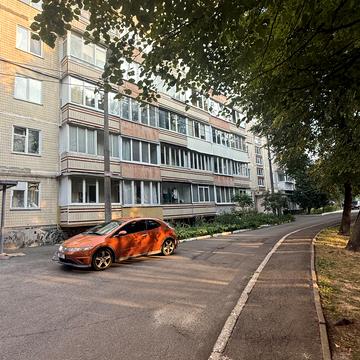 Дніпровська вул., 3