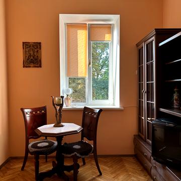 Шептицьких вул., 19