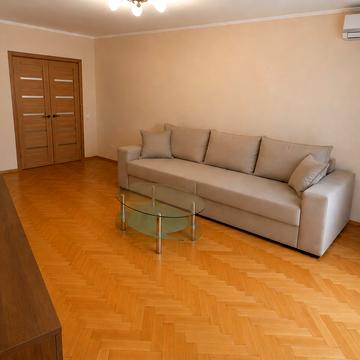 Срібнокільська вул., 24