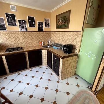 Ісмаїла Гаспринського вул., 10