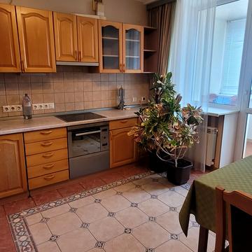 Єреванська вул., 30