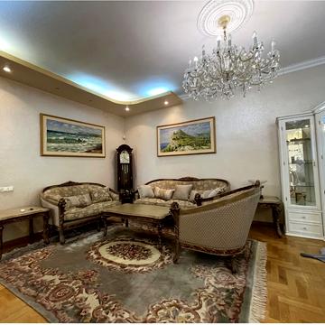 Пилипа Орлика вул., 6