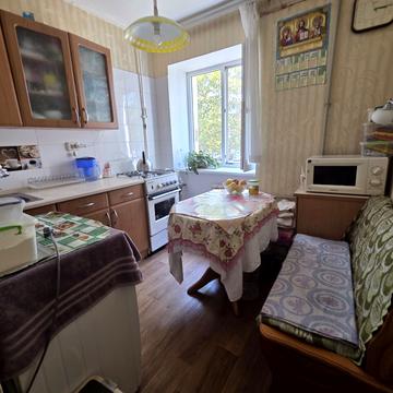 Варненська вул., 11