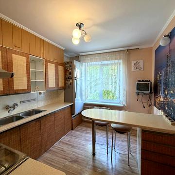 Романа Шухевича вул. (Курчатова), 1л