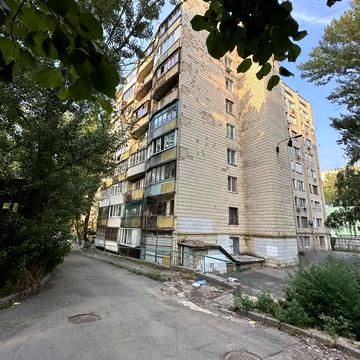 Златопільська вул., 3