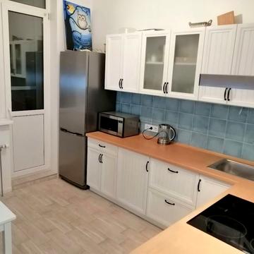 Гната Хоткевича вул. (Червоногвардійська), 8