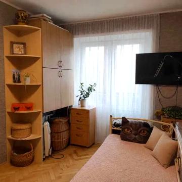 Академіка Глушкова просп., 22