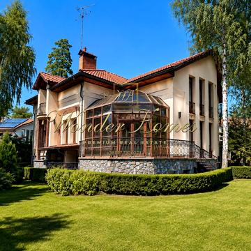 Курортна вул., 9