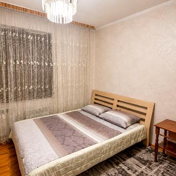 Вячеслава Чорновола вул., 8
