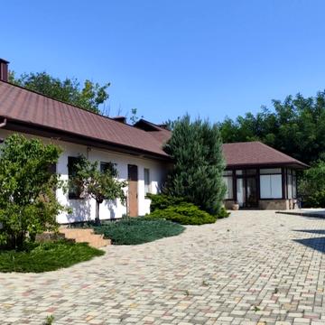 Архітекторів вул., 8