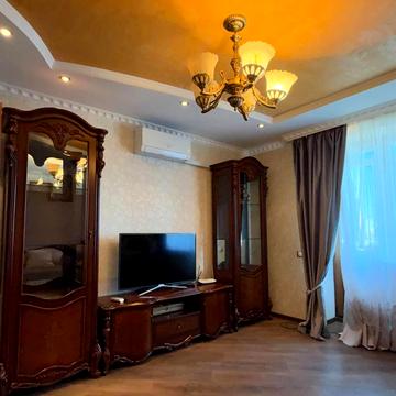 Євгена Патона вул., 4/2