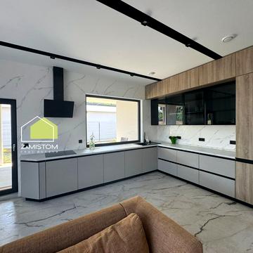 Героїв космосу, 33