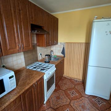 Рибальська вул., 8
