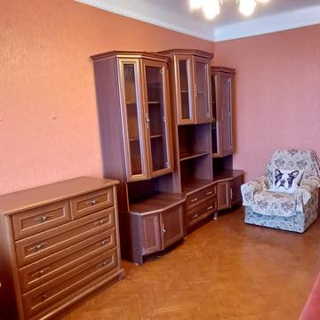 Гімназійна набережна вул. (Червоношкільна набережна), 22