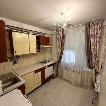 Братиславська вул., 38