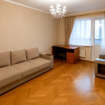 Срібнокільська вул., 22