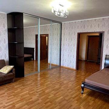 Саперно-Слобідська вул., 22