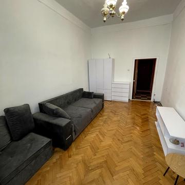 Велика Васильківська вул. (Червоноармійська), 56
