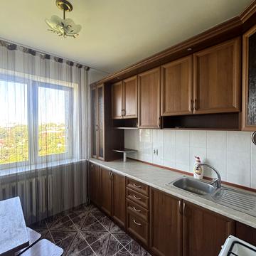 Хуторівка вул., 42