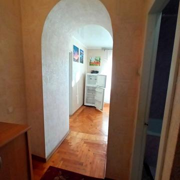 Героїв просп., 27