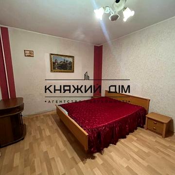 Ревуцького вул., 42