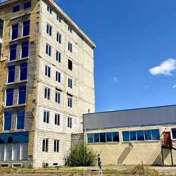 Металургів вул., 50