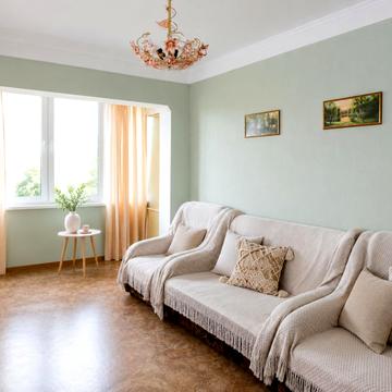 Миколи Ушакова вул., 12