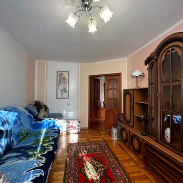 Миру, 3