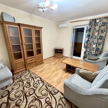 Драгоманова вул., 8