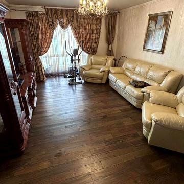 Чорновола вул., 30