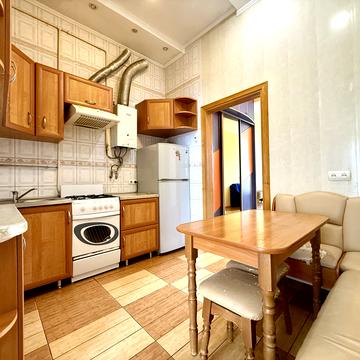 Союзу Українок вул. (), 8