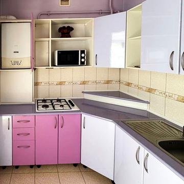 Леся Курбаса вул., 4