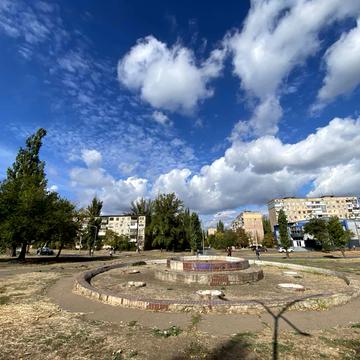 Космонавтів вул., 21