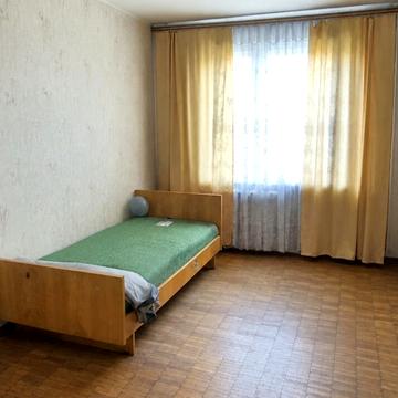 Євгена Коновальця вул., 10