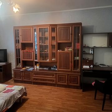 Анни Ахматової вул., 8